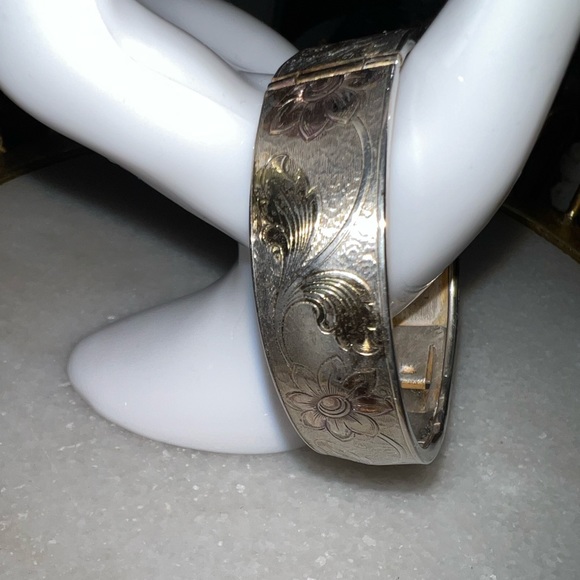 Vintage gilded gold on brass cuff bangle - Picture 3 of 6